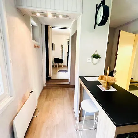 Close To The !!! Apartman